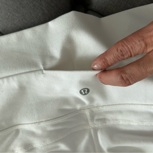 Lululemon white double-layer 3/4 leggings - Picture 9 of 12